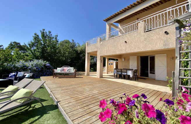 covered terrace with sea view, family meals, La Croix-Valmer