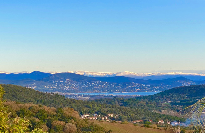 vue-mer-Villa-la-croix-valmer-potentiel-piscine-jardin