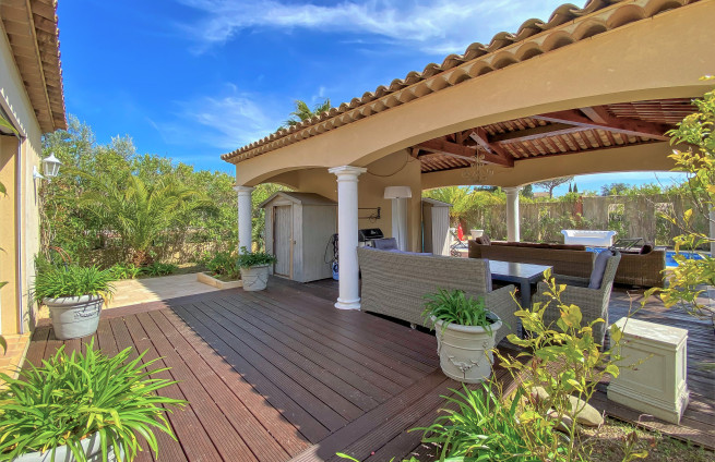 zwembadhuis-zomerkeuken-villa-Grimaud