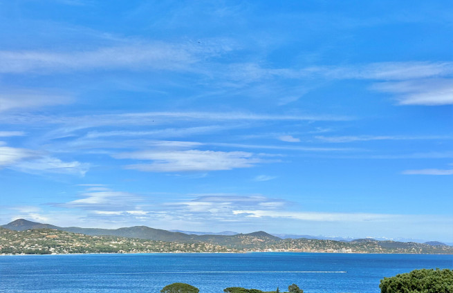 vue-panoramique-baie-saint-tropez-terrain-exclusif