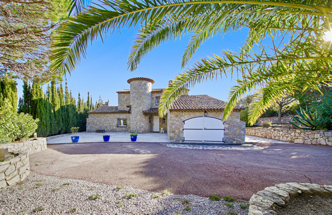 ingang-villa-zonder-uitzicht-toevluchtsoord-vrede-Grimaud