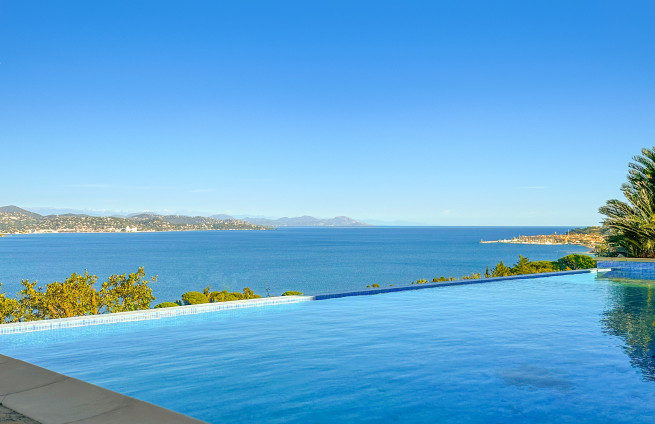 Bay of Saint-Tropez - Breathtaking view from the pool at Villa Gassin