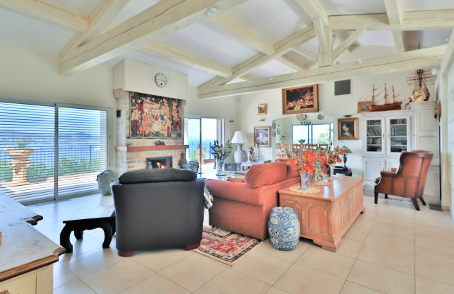 Woonkamer met open haard en uitzicht op zee - Saint-Tropez