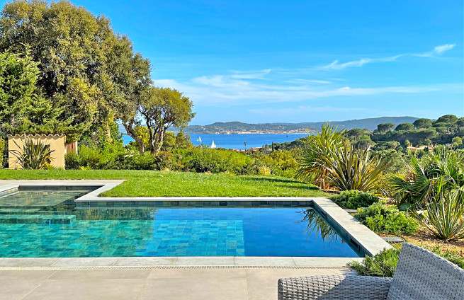 villa-sainte-maxime-piscine-11x5-plage-californienne
