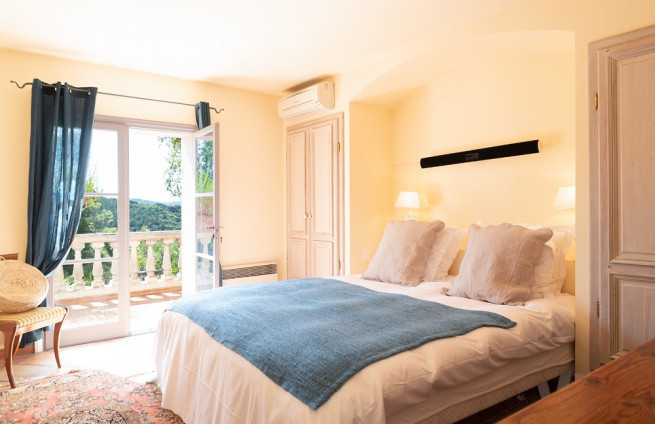 master bedroom with sea view and wake-up call in La Croix-Valmer