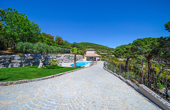 villa-vue-mer-panoramique-grimaud-cote-azur