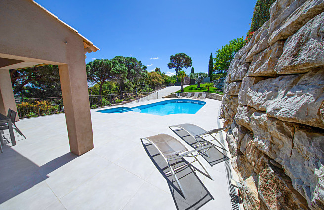 piscine-vue-mer-villa-prestige-immobilier-grimaud