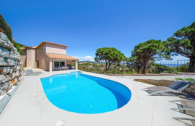 swimming pool-terrace-sea-view-180-degree-grimaud