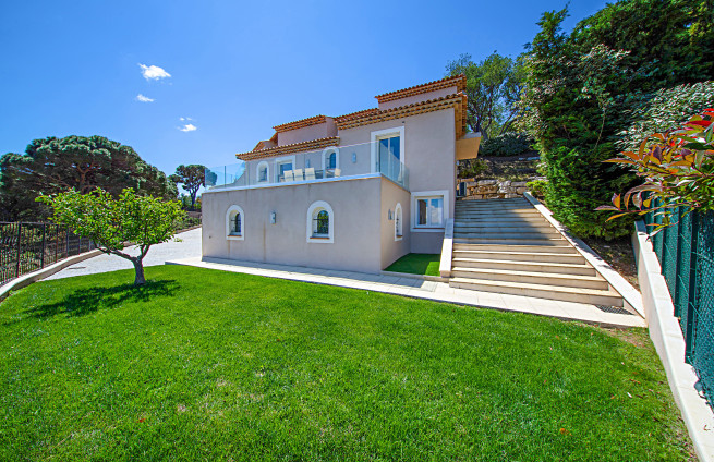 facade-villa-beauvallon-bartole-grimaud-real-estate