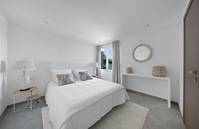 ground-floor bedroom with sea view - Villa Grimaud