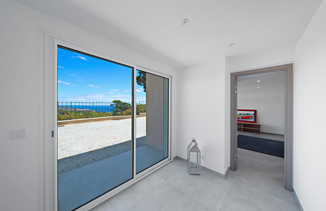 ground floor hall with sea view - Villa Grimaud