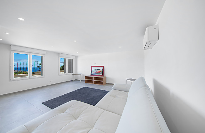 games room/living room/TV room/annex/sea view