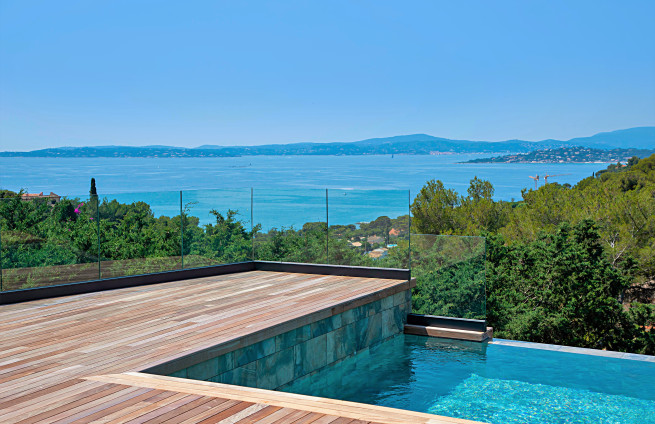 Panoramic sea view of the Gulf of Saint-Tropez and Issambres