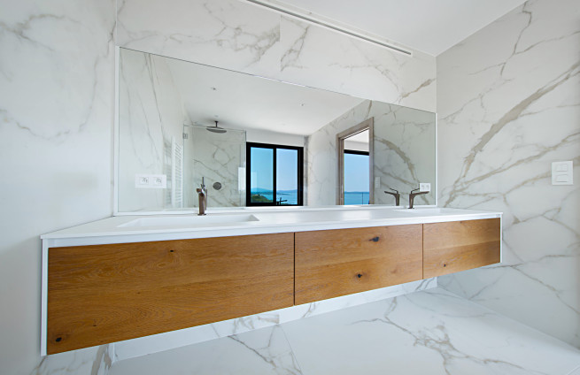 salle-de-bains-design-face-mer-cote-dazur-issambres