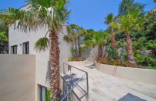 access-friend-house-outbuilding-villa-les-issambres