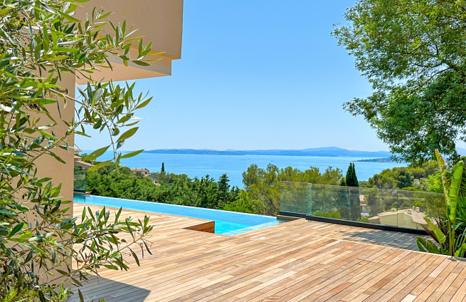 piscine-debordement-vue-mer-saint-tropez-issambres