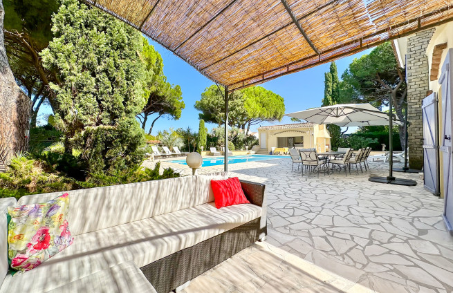 pergola-espace-lecture-detente-jardin-prive