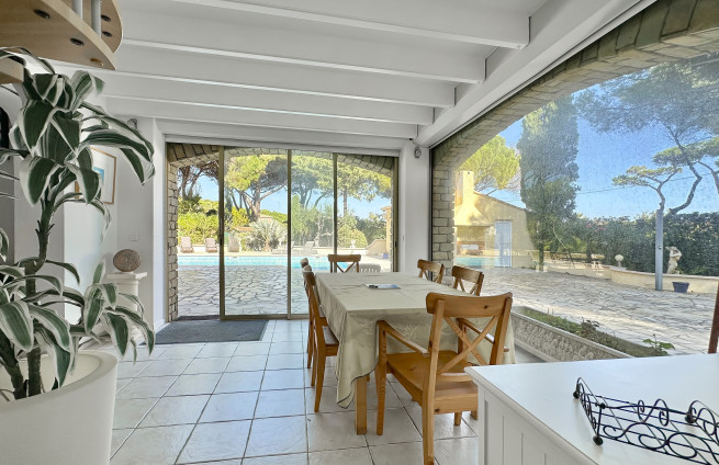 salle-a-manger-receptions-grand-espace-convivial