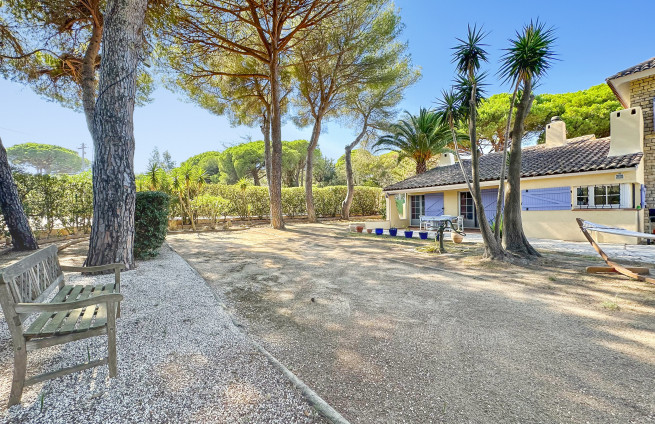 boules court - Provençal game - shade - umbrella pines - garden - Sainte-Maxime