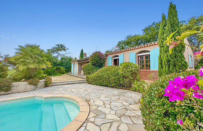 Provençaalse villa, aan de kust, La Croix-Valmer, panoramisch uitzicht