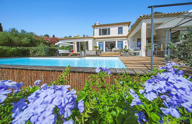 villa-a-vendre-sainte-maxime-piscine-chauffee-vue-golf
