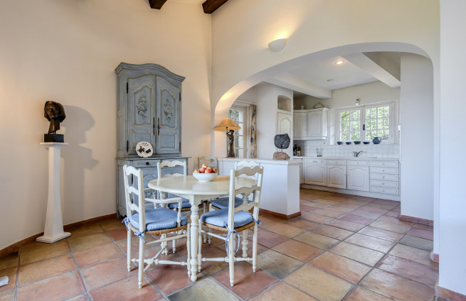 dining room-kitchen-provencal-gulf-saint-tropez