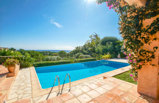 terrasse-piscine-villa-provençale-sainte-maxime