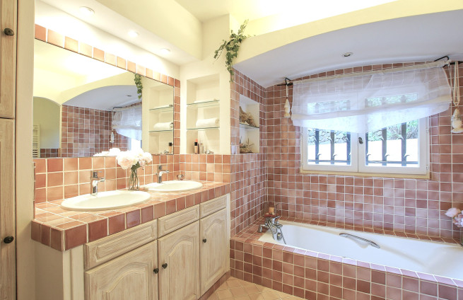 master suite-bathroom-bathtub-shower