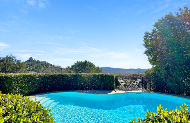piscine-villa-rénovée-à-vendre-grimaud