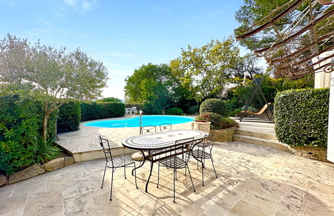 landscaped garden-pool-Mediterranean villa