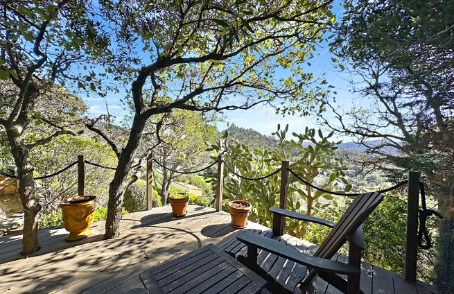 jardin-paysagé-piscine-villa-méditerranéenne-grimaud