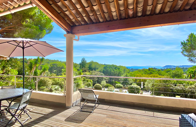covered terrace with sea view - La Croix-Valmer