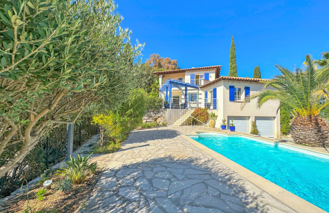 House for sale with sea view in La Croix-Valmer