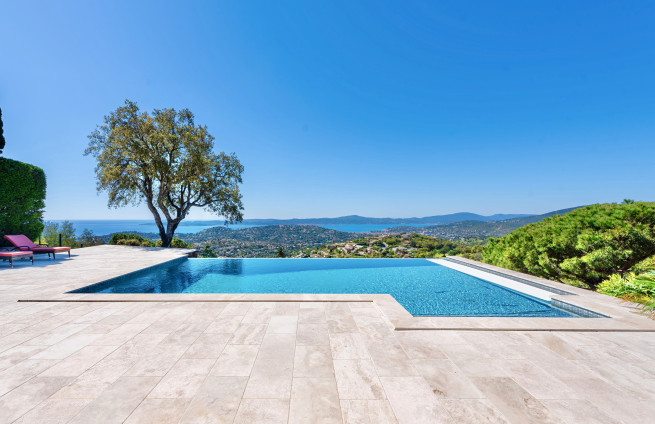 Sea view, no overlooking neighbors, private estate, golf course, Sainte-Maxime