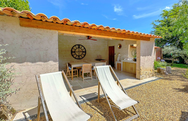 Pool-house-cosy-villa-contemporaine-grimaud