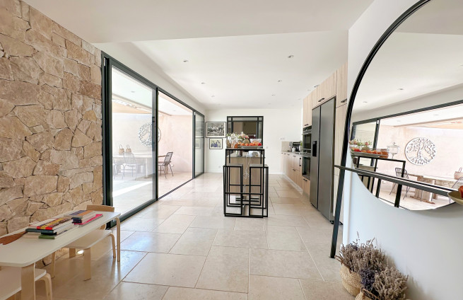 Fully equipped kitchen and inviting dining room