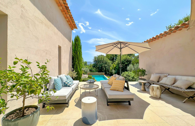 Patio-gezellig-familie-villa-Grimaud