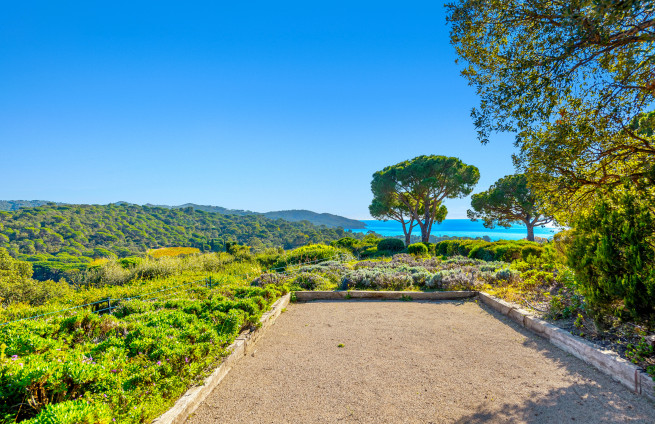 Boulodrome-prive-villa-prestige-vue-mer-gigaro