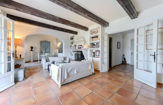 authentieke-charmante-mediterrane-villa-woonkamer