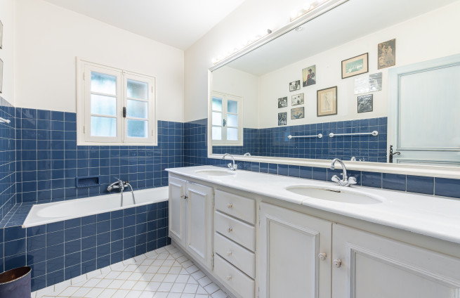 salle-de-bain-provence-villa-mediterranee-gassin