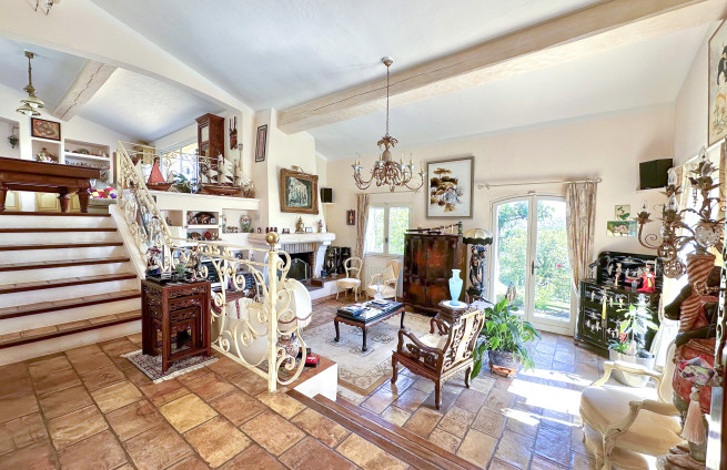 living room with fireplace in a Provençal villa in Sainte-Maxime