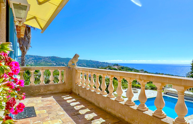 terrace-sea-view-master-bedroom-villa-sainte-maxime