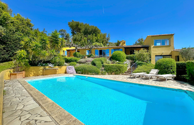 villa-near-centre-la-croix-valmer