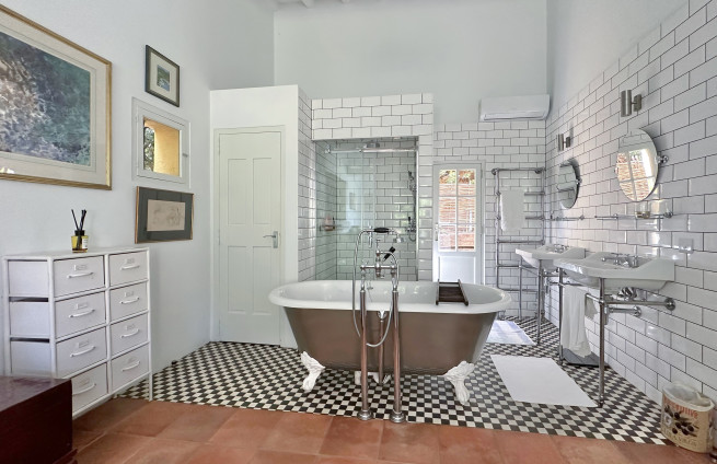 hoofdbadkamer - villa la croix valmer