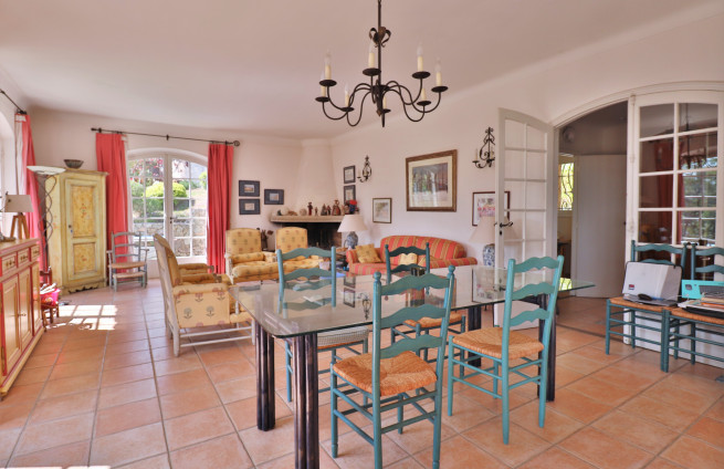 Décoration-provençale-authentique-villa-sainte-maxime