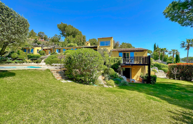 charming house in La Croix-Valmer with sea view