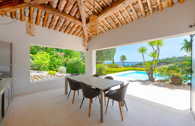 cuisine-dété-vue-mer-villa-luxe-sainte-maxime