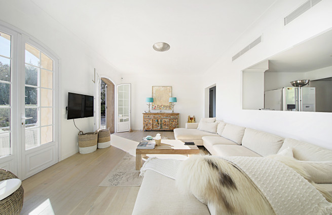 salon- cosy-propriete-grimaud-beauvallon-bartole