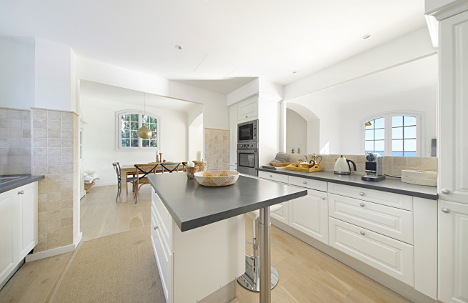 moderne-keuken-prestige-villa-Grimaud
