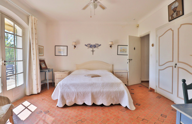 3 slaapkamers in het hoofdgebouw, 4 aparte slaapkamers